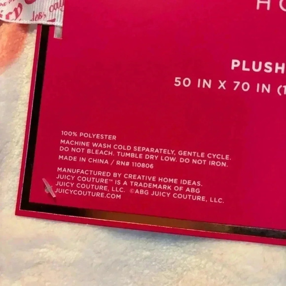 Juicy Couture Home Peaches Soft Cozy Fluffy Warm Lounge Plush Throw Blanket NWT - Picture 6 of 6